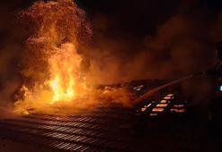 Bursa'da oto yedek parça dükkanında yangın; 4 iş yeri hasar gördü