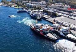 Sirkeci'de feribot iskeleye çarptı