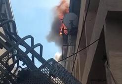 Bursa'da yangın çıkan daire kullanılamaz hale geldi