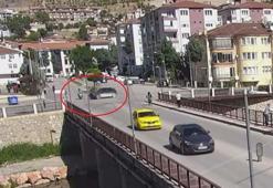 Otomobil ile çarpışan motosikletteki anne ve 2 çocuğu yaralandı