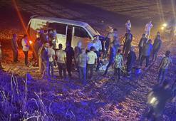 Siirt'te fıstık işçilerini taşıyan minibüs ile hafif ticari araç çarpıştı: 7 yaralı