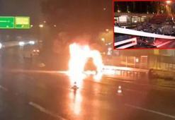 15 Temmuz Şehitler Köprüsü'nde otomobil alev alev yandı