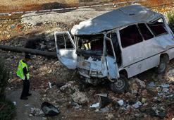 Tarım işçilerini taşıyan minibüs şarampole yuvarlandı: 4 ölü, 14 yaralı