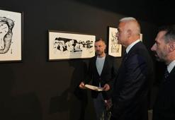 Bakan Ersoy, 'Hala Yaşıyorum' sergisini gezdi