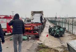 Park halindeki TIR ile elektrik panosuna çarpan otomobilin sürücüsü ağır yaralandı