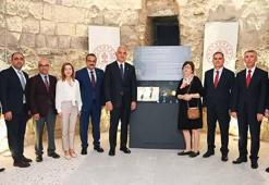 Bakan Ersoy, Türkiye'ye iade edilen 7 tarihi eseri tanıttı