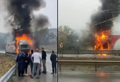 Seyir halindeyken alev alan TIR yandı