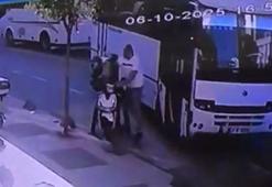 Servis aracı şoförünün motokuryeye tekme ve yumruklu saldırısı kamerada