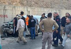 Şırnak'ta yolcu minibüsü ile hafif ticari araç çarpıştı: 11 yaralı