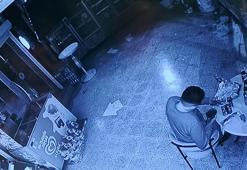 Camı kırıp girdiği markette yedi, içti ve gitti