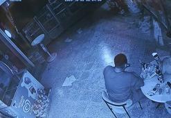 Camı kırıp girdiği markette yedi, içti ve gitti