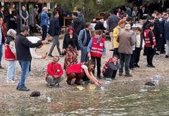 Özel gereksinimli öğrenciler Gazze için denize kağıttan kayıklar bıraktı
