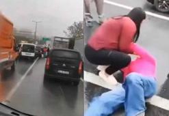 Esenyurt'ta zincirleme kazayı görüntüleyen şoför kamyonetle kadına çarptı