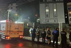 Temel kazısı yapılan inşaatın bitişiğindeki evin bir duvarı çöktü