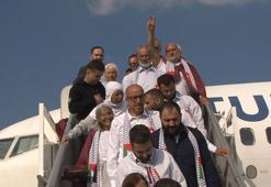 Özgürlük Filosu'nun 18'i Türk 94 aktivisti THY uçağıyla İstanbul'a geldi