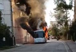 Park halindeki özel halk otobüsü yandı