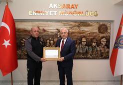 'Valiyi arayacağım' diyen alkollü sürücüye işlem yapan polislere, Aksaray Valisi'nden başarı belgesi