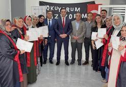 Mardin'de okuma yazma kursunu tamamlayıp, cübbe giyip mezun oldular