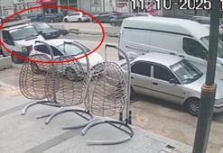Yoldan karşıya geçen yayaya otomobil çarptı; o anlar kamerada