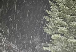 Bolu’da yaylalara kar yağdı