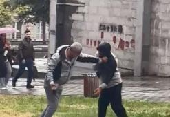 Gaziosmanpaşa'da tartıştığı kişiyi önce yerde sürükledi; sonra kaldırım taşıyla darbetti