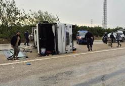 Adana'da tarım işçilerini taşıyan midibüs devrildi: 1'i çocuk, 11 yaralı