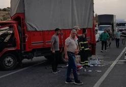 İşçileri taşıyan kamyonet ile kamyon çarpıştı: 14 yaralı
