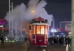 Taksim’de nostaljik tramvayda çıkan yangın söndürüldü
