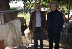 Smyrna Antik Kenti'nde 1800 yıllık heykel gövdesi bulundu; kime ait olduğu araştırılıyor