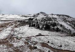 Bolu'da, Kartalkaya'nın zirvesi karla kaplandı