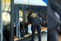 Bitlis'te yolcu otobüsü ve iki araçta 1 kilo 78 gram metamfetamin ele geçirildi; 5 tutuklama