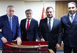 Cumhurbaşkanı Erdoğan, Trabzonspor heyetiyle bir araya geldi