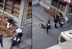 Küçükçekmece'de iki grubun odunlu bıçaklı kavgası kamerada: 5 yaralı