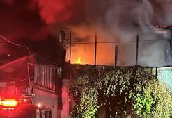 2 katlı binanın çatı katı yandı