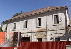 Depremde hasar gören 125 yıllık İskenderun Lisesi'nde restorasyon başladı