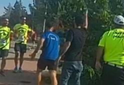Halk koşusu nedeniyle yolu kesilen araç sürücüleri, koşucuları tartaklayıp hakaret etti