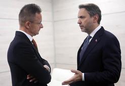 Bakan Bayraktar, Moskova’da Macaristan Dışişleri ve Ticaret Bakanı Szijjarto ile görüştü