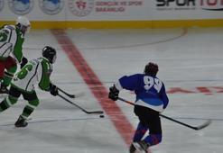 Kars Olimpik Buz Sporları Salonu, sezonu gösteriyle açtı