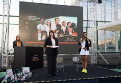 Milli Tenisçi Çağla Büyükakçay ve kedisi İzo PRO PLAN'ın kampanyasında yer aldı