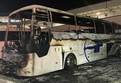 AŞTİ’de park halindeki yolcu otobüsü yandı