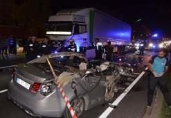 Otomobil, TIR’a arkadan çarptı; sürücü yaralandı, ağabeyi öldü