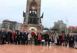 Muhtarlar Günü'nde Taksim Cumhuriyet Anıtı’na çelenk konuldu