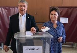 KKTC Başbakanı Üstel, cumhurbaşkanlığı seçimi için oyunu kullandı