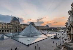 Paris’teki Louvre Müzesi’nde soygun
