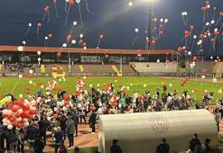 Çanakkale’de kanseri yenen Gencay için yüzlerce balon gökyüzüne bırakıldı