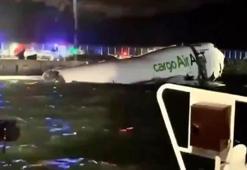 Hong Kong'da kargo uçağı pistten çıkarak denize düştü: 2 ölü