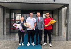 Dünya şampiyonu Emircan Haney çiçeklerle karşılandı