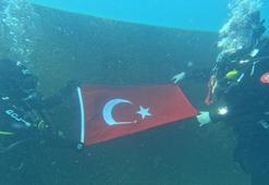 Kurbağa adamlardan Van Gölü'nde tekne batığına eğitim dalışı