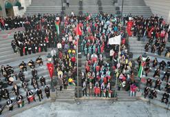 500 kişilik korodan 'Can Filistin' şarkısı