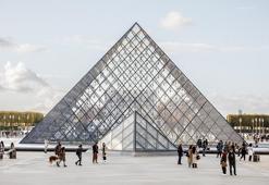 Louvre Müzesi yeniden ziyarete açıldı